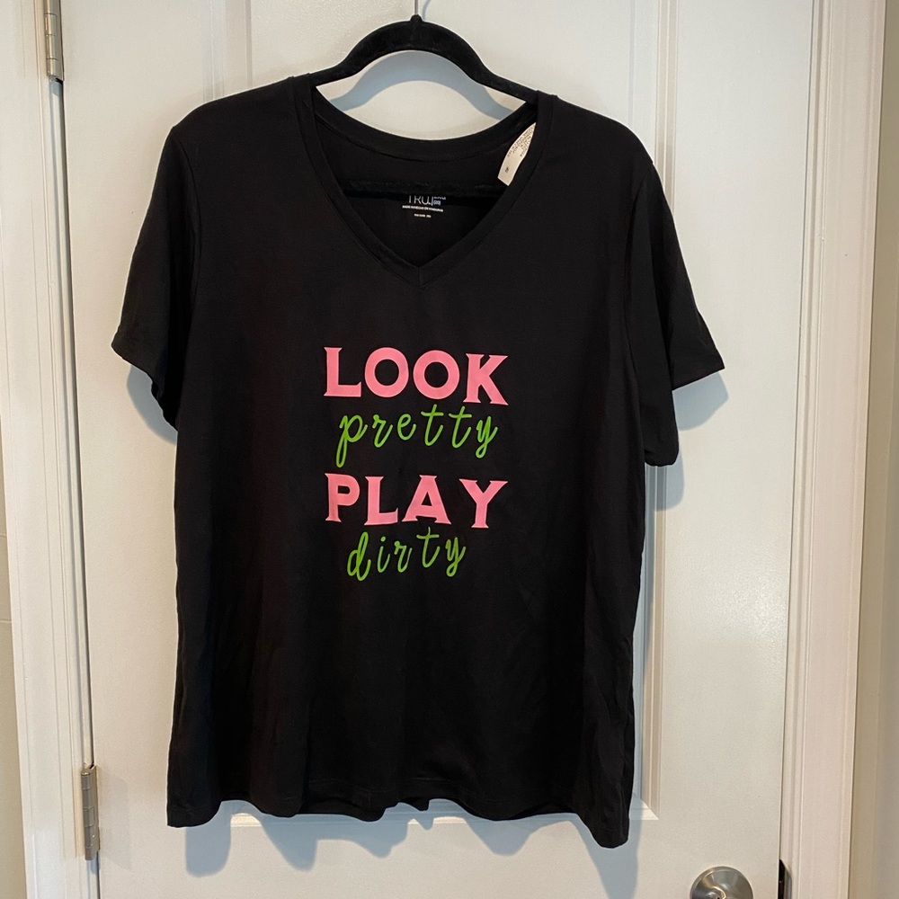 “Look Pretty Play Dirty” wicked theme Black V-neck T-shirt 2X Pink Green